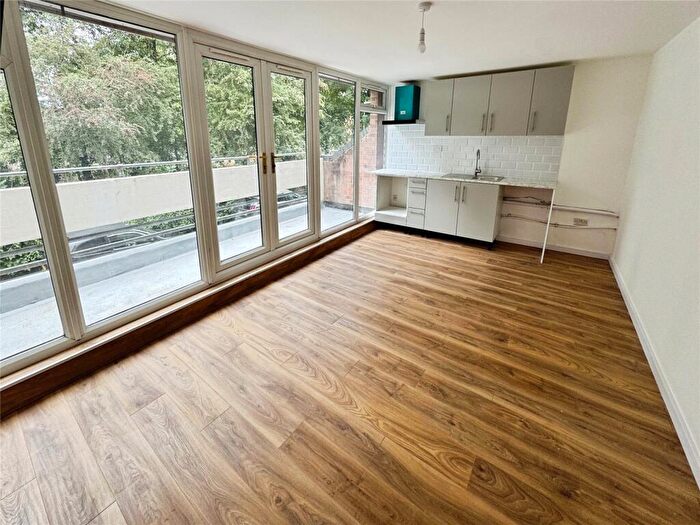 2 Bedroom Flat To Rent In Kingsway Gardens, Andover, Hampshire, SP10