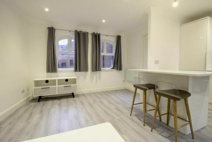 2 Bedroom Apartment To Rent In Riverside Court, Leeds City Centre, LS1