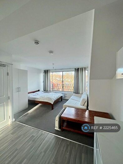 Studio To Rent In Denning Rd, London, NW3