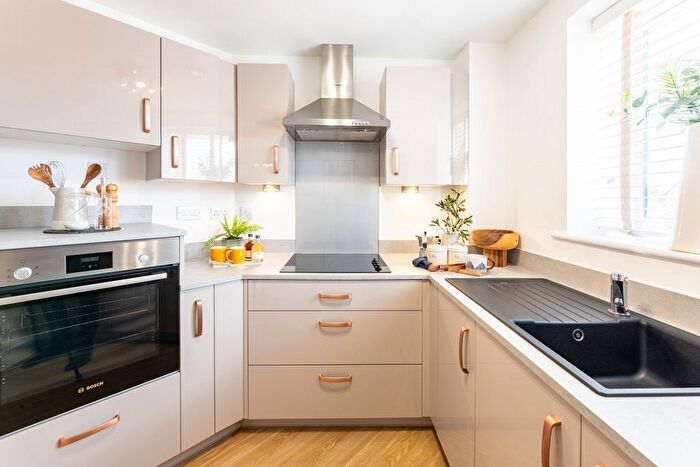 2 Bedroom Flat To Rent In Connaught Close, Shirley, Solihull, B90