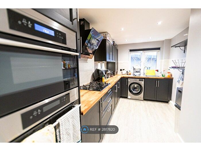 2 Bedroom Flat To Rent In Kendal Court, Kenley, CR8