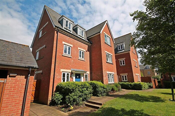2 Bedroom Flat For Sale In Gilbert Way, Canterbury, CT1