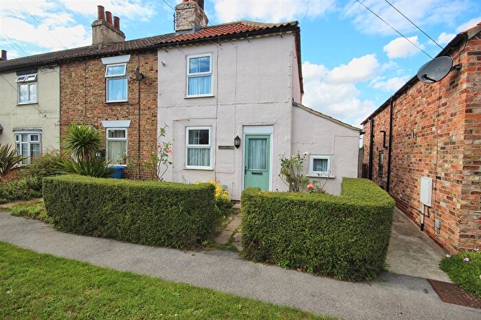 2 Bedroom End Of Terrace House For Sale In Main Street, Sigglesthorne, HU11