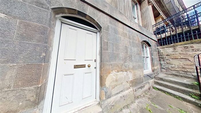 3 Bedroom Flat To Rent In Hillside Crescent, Edinburgh, EH7