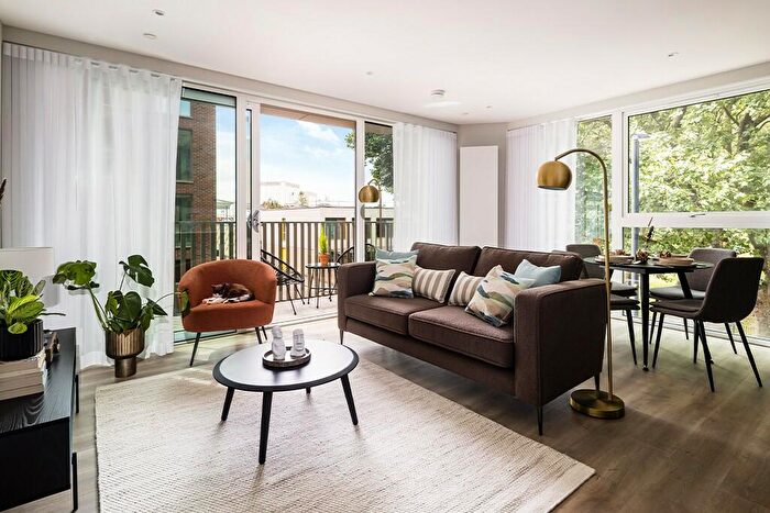 2 Bedroom Apartment To Rent In Grinstead Road, London, SE8