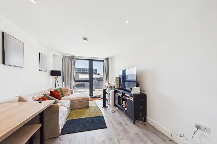 2 Bedroom Flat To Rent In Camberley, GU15
