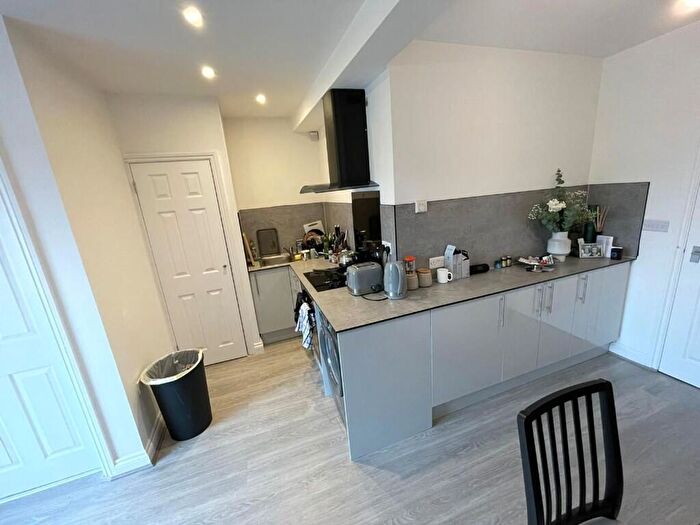 1 Bedroom Flat To Rent In Commercial Road, London, E1