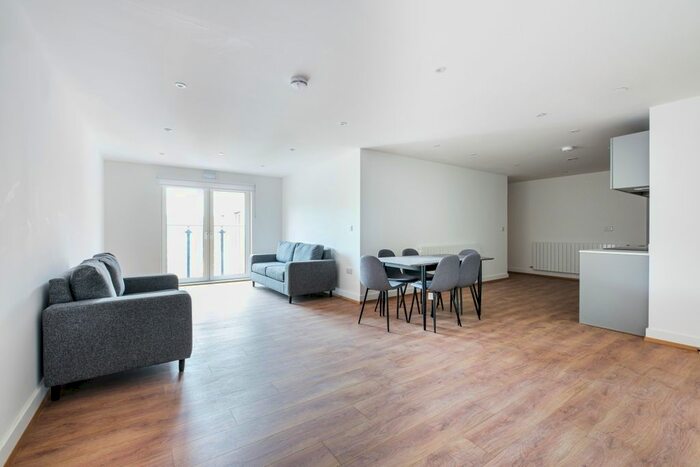 1 Bedroom Flat To Rent In Well Farm Road, Whyteleafe, CR3