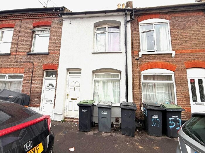 3 Bedroom Terraced House For Sale In Stanley Street, Town Centre, Luton, Bedfordshire, LU1