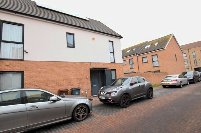 3 Bedroom End Of Terrace House To Rent In Hennessey Mews, Dagenham RM8