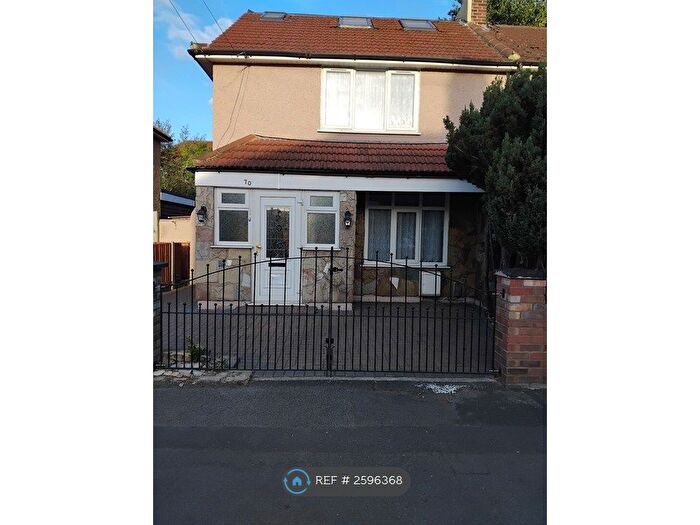 4 Bedroom End Of Terrace House To Rent In Monmouth Road, Dagenham, RM9