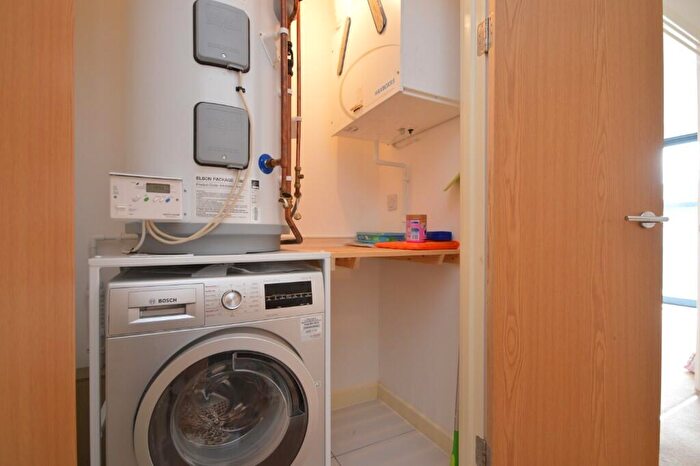 1 Bedroom Flat To Rent In Flat Canons Gate, Canons Way, Bristol, BS1