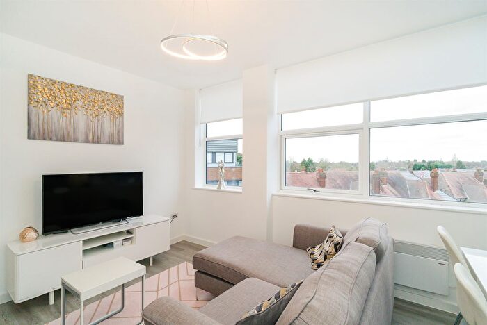 2 Bedroom Flat For Sale In Stratford Road, Shirley, Solihull, B90