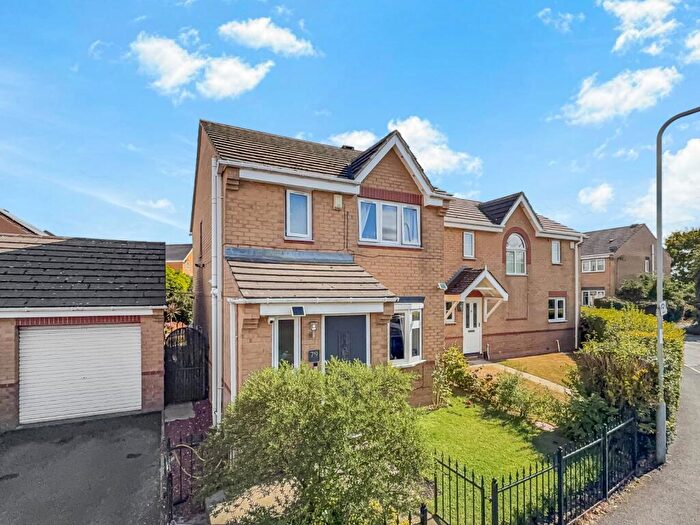 3 Bedroom Detached House For Sale In Hopefield Way, Off Rooley Lane, Bradford, BD5