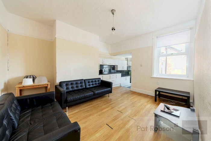 5 Bedroom Maisonette To Rent In Myrtle Grove, Jesmond, Newcastle Upon Tyne, NE2