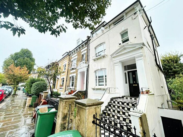 3 Bedroom Flat To Rent In Burghley Road, London, NW5