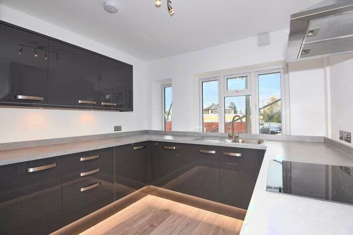 3 Bedroom Apartment To Rent In Queens Road, Weybridge, KT13