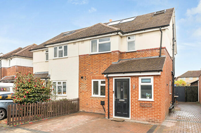 3 Bedroom Semi Detached House For Sale In Pembroke Avenue, Hersham, Surrey, KT12