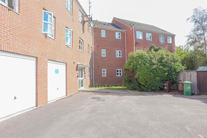2 Bedroom Flat For Sale In Padbury Drive, Banbury, OX16