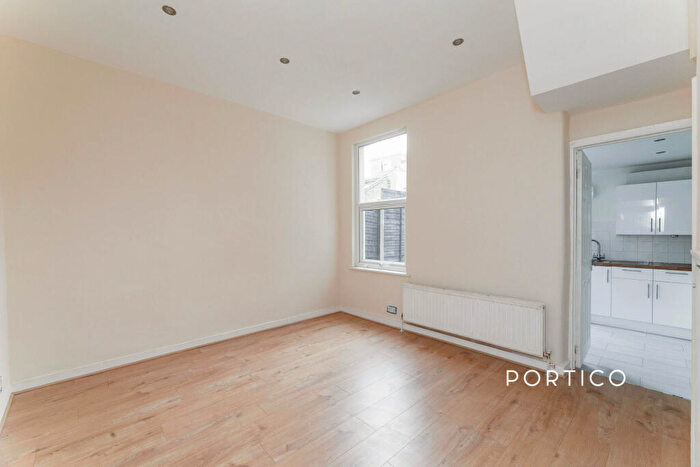 2 Bedroom House To Rent In Willis Road, Stratford, London, E15
