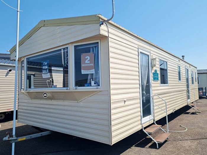 2 Bedroom Mobile/park Home For Sale In Beach Road, St. Osyth, Clacton-On-Sea, CO16