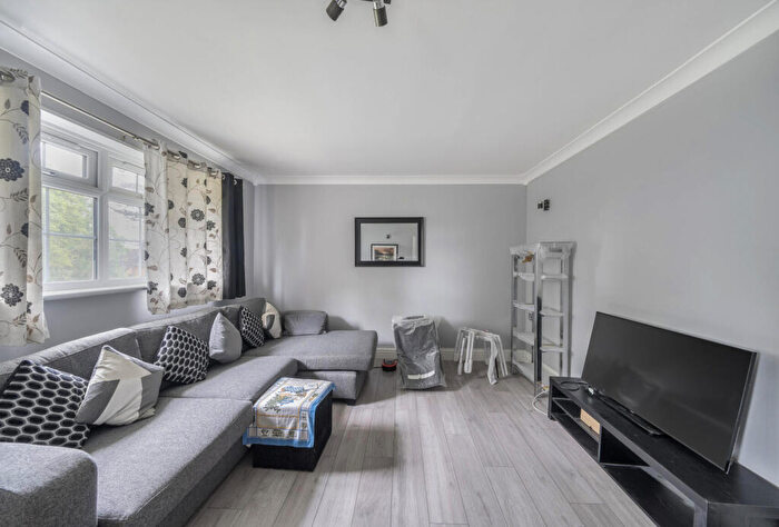 2 Bedroom Maisonette For Sale In Gooseacre Lane, Harrow, HA3