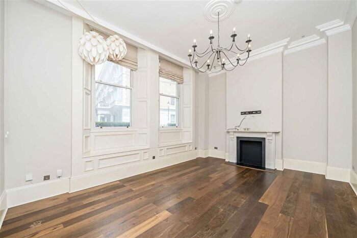 3 Bedroom Flat To Rent In Courtfield Gardens, South Kensington, SW5