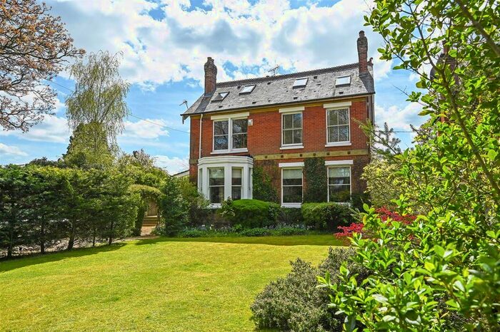4 Bedroom Semi Detached House For Sale In The Crescent, Romsey, Hampshire, SO51