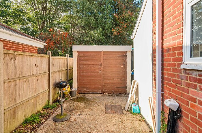 3 Bedroom Semi-Detached House For Sale In Whites Road, Southampton, Hampshire, SO19