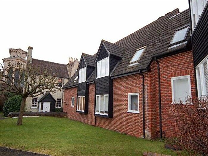 Studio To Rent In Christchurch Close, St Albans, AL3