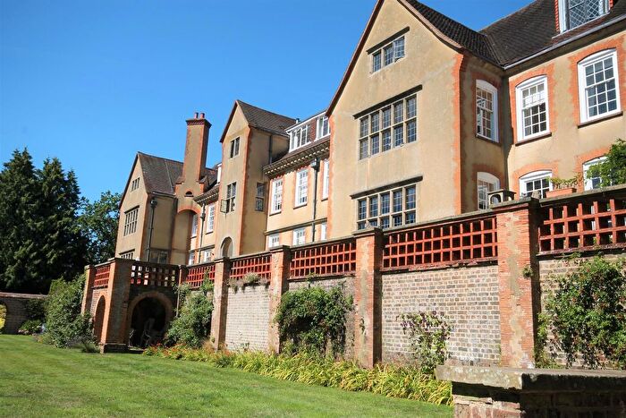 2 Bedroom Flat To Rent In Goodwyns Place, Dorking, RH4