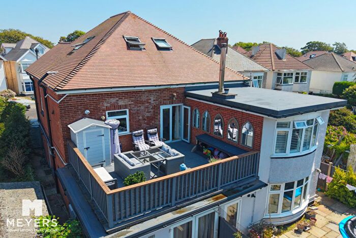 2 Bedroom Flat For Sale In Stourcliffe Avenue, Bournemouth, BH6