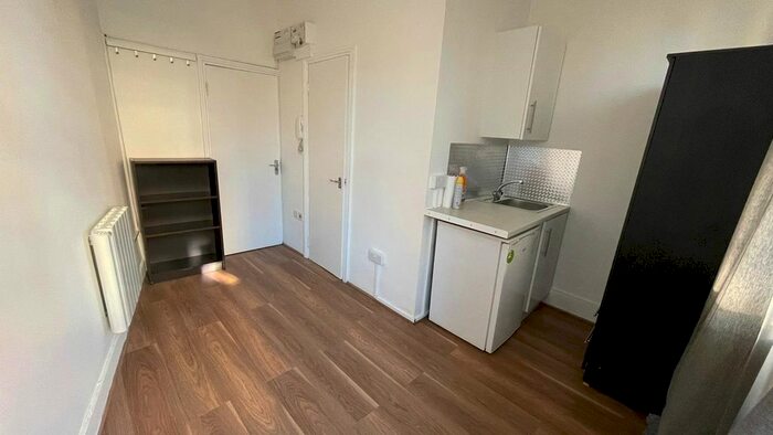 Studio To Rent In West End Lane, London, NW6