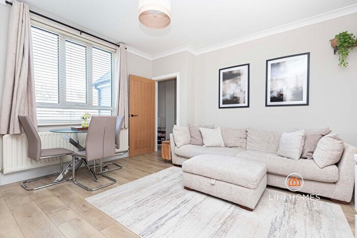 2 Bedroom Detached House For Sale In Foxholes Road, Poole, BH15