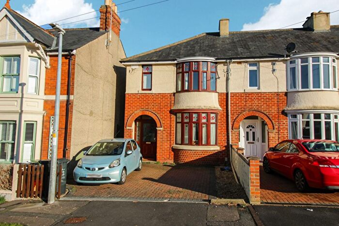 3 Bedroom Semi-Detached House To Rent In Grosvenor Road, Swindon, SN1