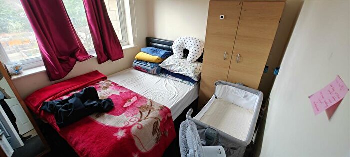 1 Bedroom Flat For Sale In Pentland Close, Edmonton, N9
