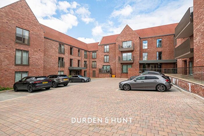 2 Bedroom Apartment To Rent In Chelmsford Road, Shenfield, CM15