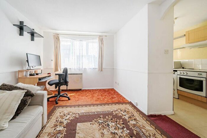 1 Bedroom Apartment For Sale In Gartons Close, Enfield, London, EN3