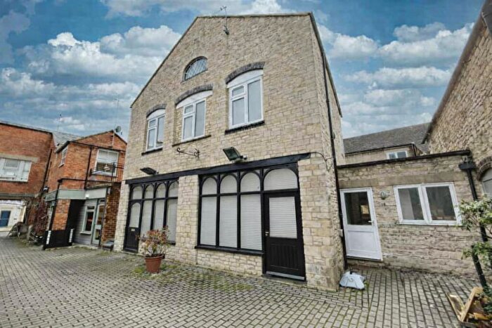 2 Bedroom Apartment To Rent In Cricklade Street, Cirencester, Gloucestershire, GL7