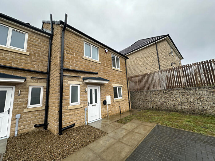 3 Bedroom Semi-Detached House To Rent In Saddle Close, Fagley Lane, Bradford, West Yorkshire, BD2
