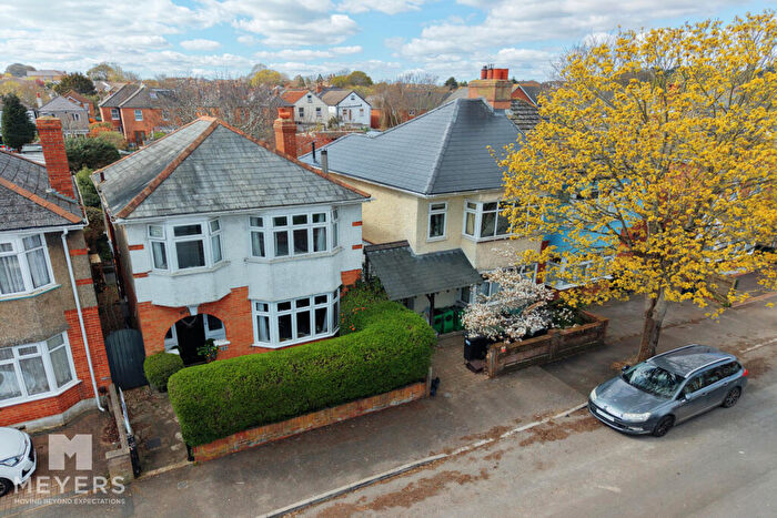 3 Bedroom Detached House For Sale In Kimberley Road, Bournemouth, BH6