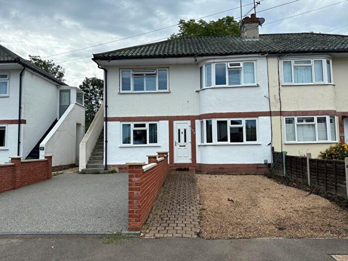 2 Bedroom Maisonette For Sale In Station Avenue, Epsom, KT19