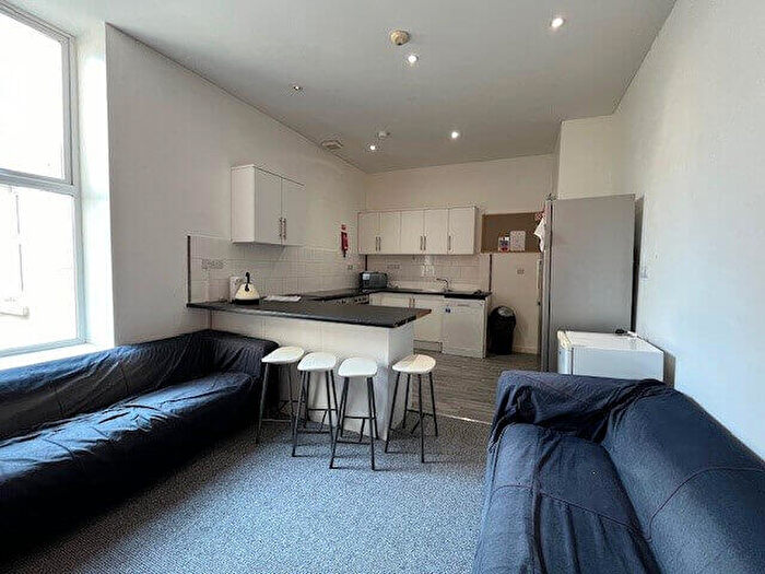 7 Bedroom Flat To Rent In St. Lawrence Road, Plymouth, Devon, PL4