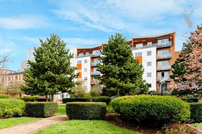 2 Bedroom Flat To Rent In Cubix Apartments, Violet Road, Bow, Bromley By Bow, Mile End, London, E3