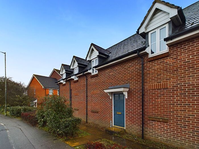 1 Bedroom Maisonette For Sale In Hurst Road, Kennington, Ashford, TN24