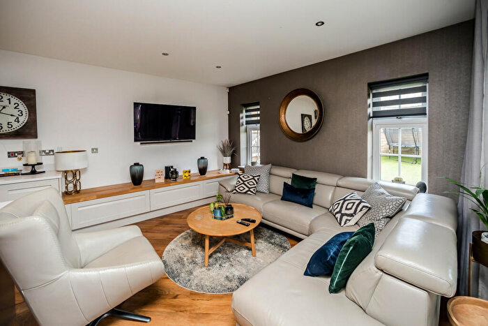 4 Bedroom Detached House For Sale In St. Johns View, Northowram, Halifax, HX3