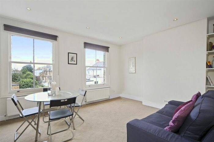 2 Bedroom Flat To Rent In Thornfield Road, Shepherds Bush, London, W12