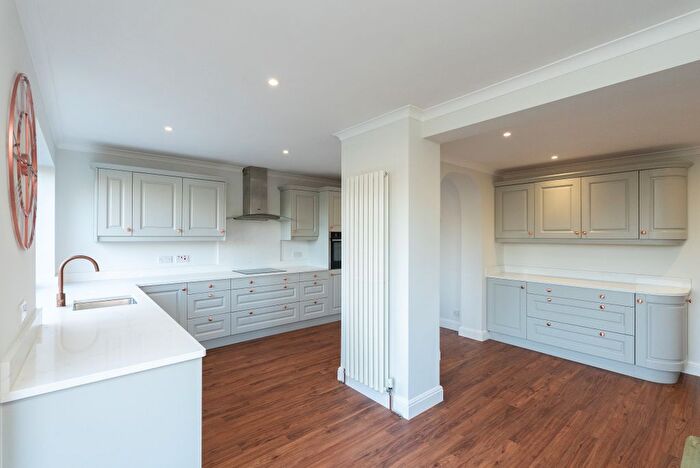 3 Bedroom Link Detached House For Sale In North Close, North Holmwood, RH5