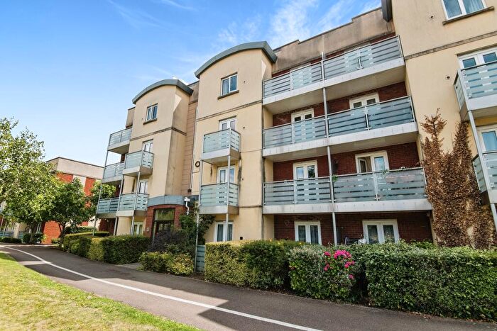 2 Bedroom Flat For Sale In Heraldry Walk, Exeter, EX2