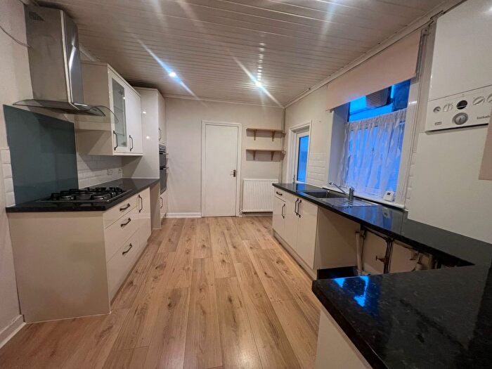 4 Bedroom Terraced House To Rent In Whalebone Grove, Romford, Essex, RM6